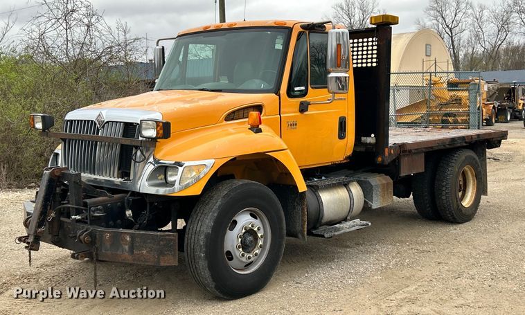 image for item EK4229 2006 International 7400 dump flatbed truck