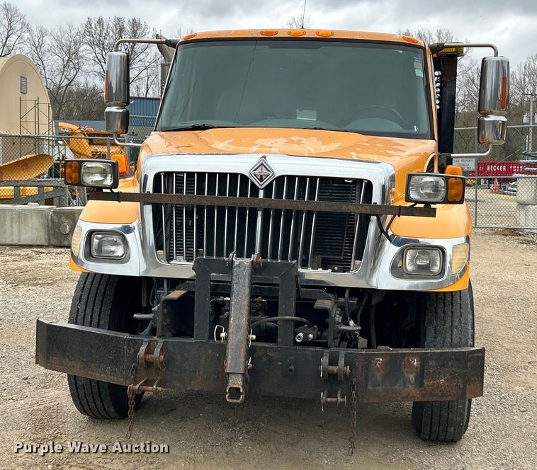 image for item EK4229 2006 International 7400 dump flatbed truck