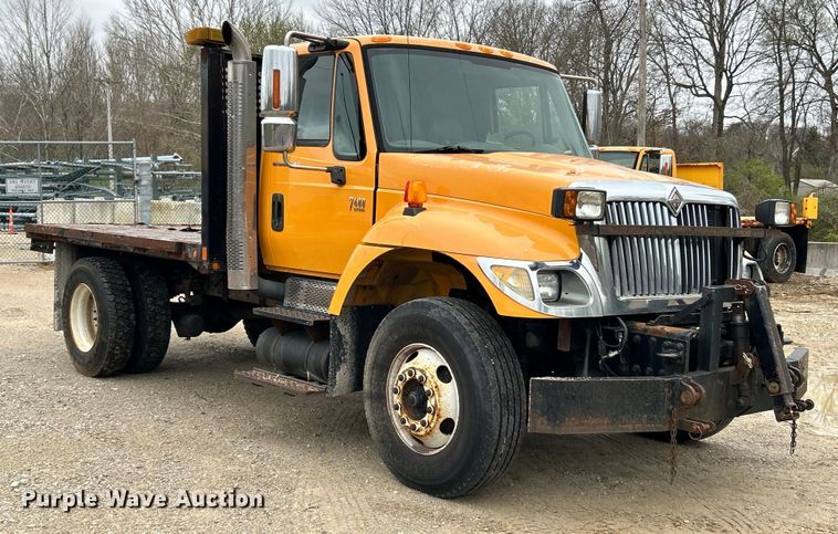 image for item EK4229 2006 International 7400 dump flatbed truck