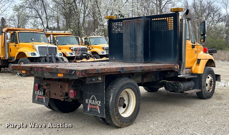 image for item EK4229 2006 International 7400 dump flatbed truck