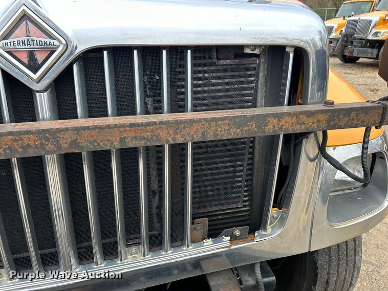 image for item EK4229 2006 International 7400 dump flatbed truck