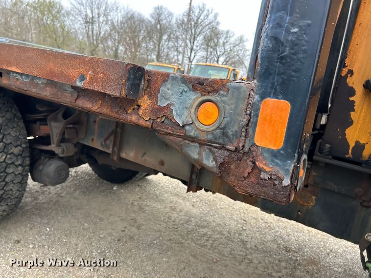 image for item EK4229 2006 International 7400 dump flatbed truck