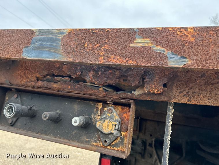 image for item EK4229 2006 International 7400 dump flatbed truck