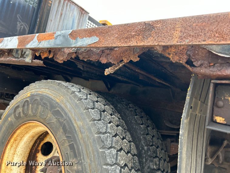 image for item EK4229 2006 International 7400 dump flatbed truck