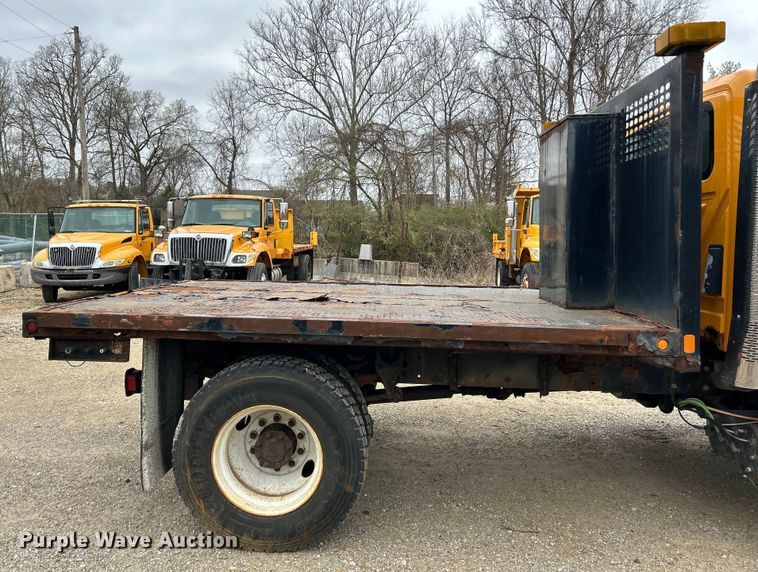 image for item EK4229 2006 International 7400 dump flatbed truck