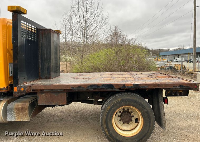 image for item EK4229 2006 International 7400 dump flatbed truck