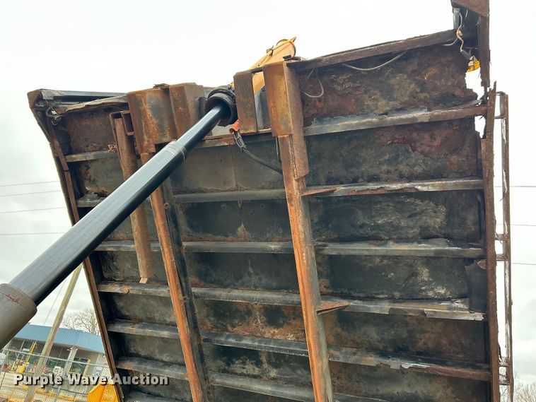 image for item EK4229 2006 International 7400 dump flatbed truck