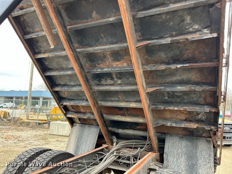 image for item EK4229 2006 International 7400 dump flatbed truck