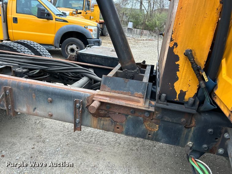 image for item EK4229 2006 International 7400 dump flatbed truck