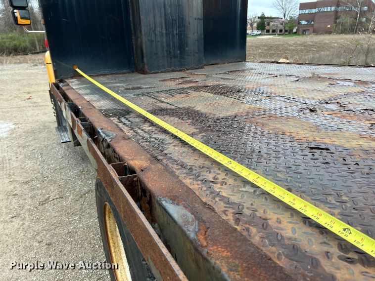 image for item EK4229 2006 International 7400 dump flatbed truck