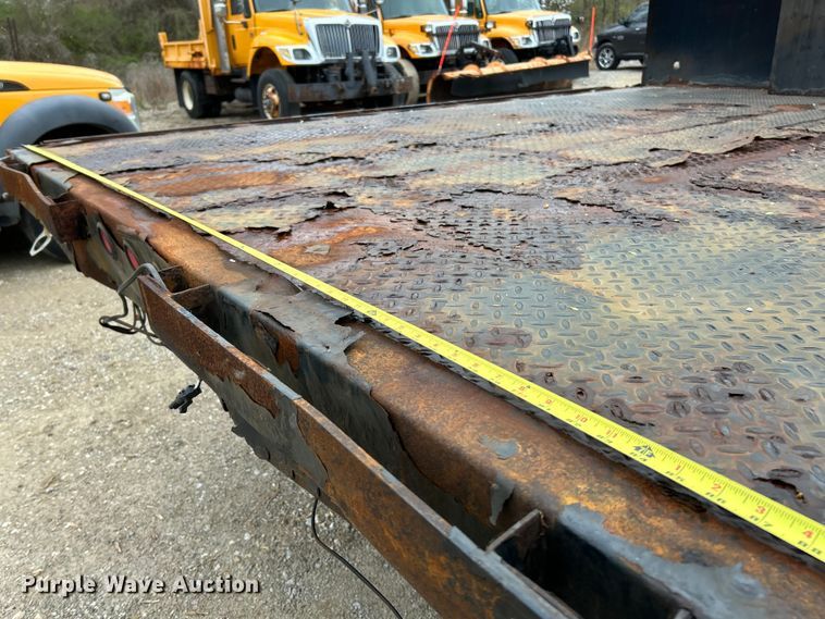 image for item EK4229 2006 International 7400 dump flatbed truck