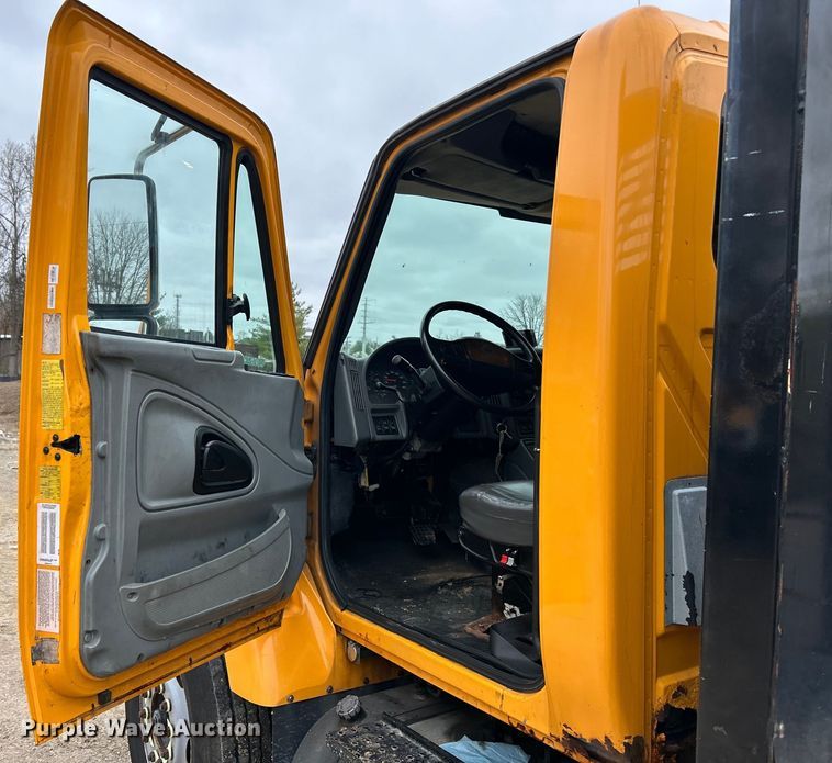 image for item EK4229 2006 International 7400 dump flatbed truck