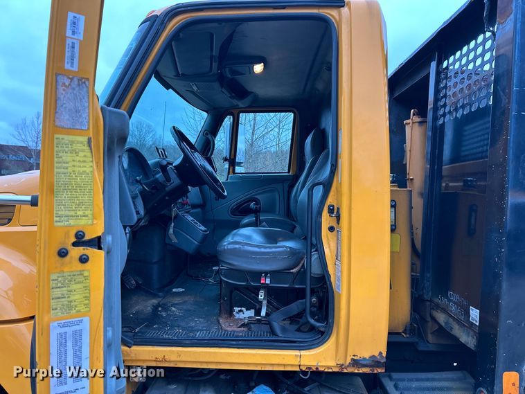 image for item EK4229 2006 International 7400 dump flatbed truck