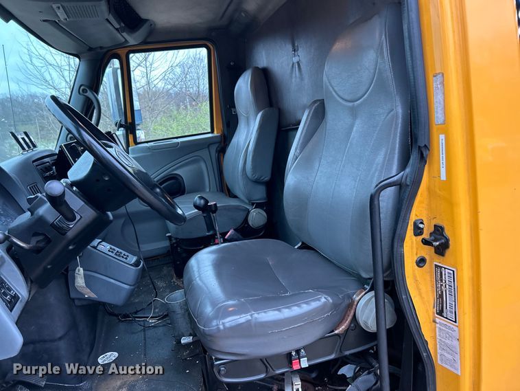 image for item EK4229 2006 International 7400 dump flatbed truck