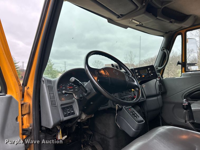 image for item EK4229 2006 International 7400 dump flatbed truck