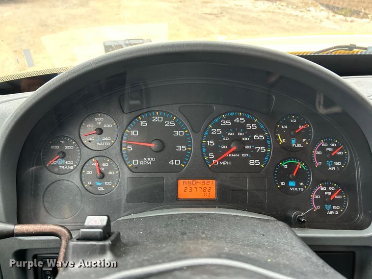 image for item EK4229 2006 International 7400 dump flatbed truck