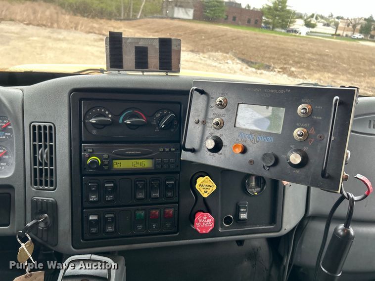 image for item EK4229 2006 International 7400 dump flatbed truck