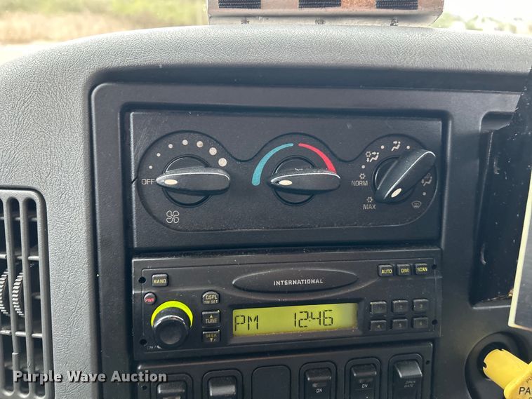 image for item EK4229 2006 International 7400 dump flatbed truck