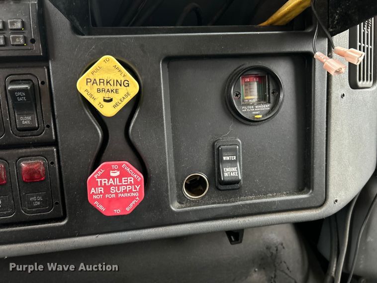 image for item EK4229 2006 International 7400 dump flatbed truck