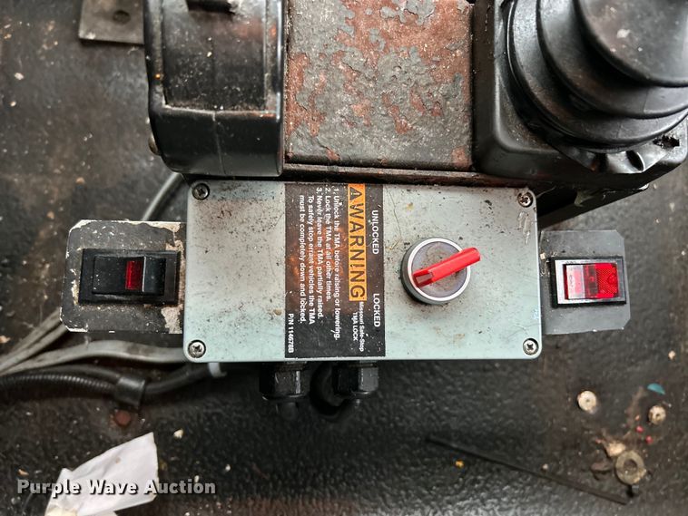 image for item EK4229 2006 International 7400 dump flatbed truck