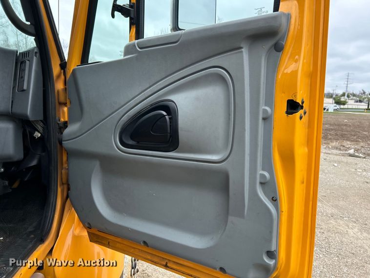 image for item EK4229 2006 International 7400 dump flatbed truck