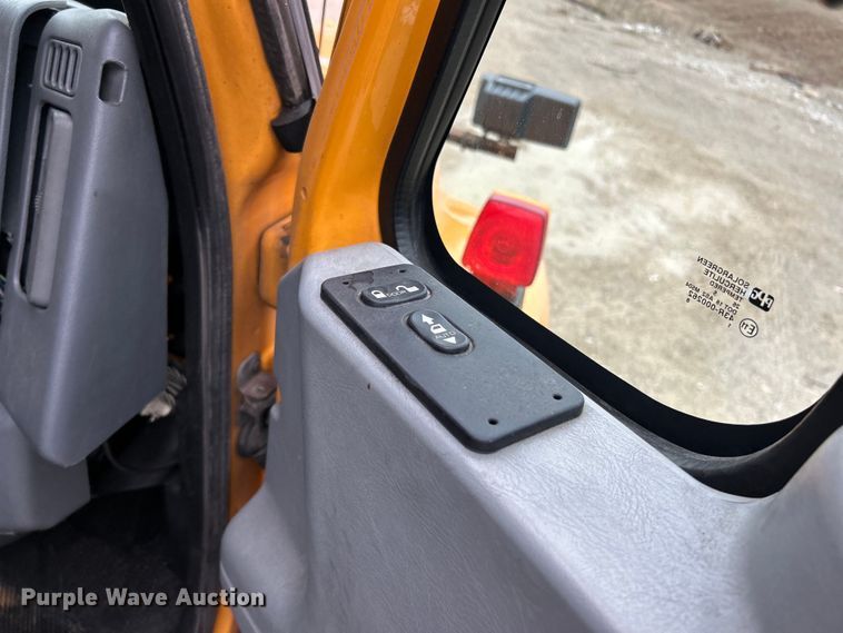 image for item EK4229 2006 International 7400 dump flatbed truck