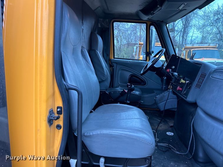 image for item EK4229 2006 International 7400 dump flatbed truck