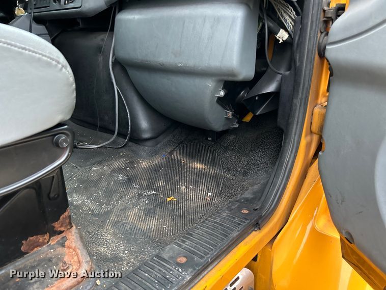 image for item EK4229 2006 International 7400 dump flatbed truck