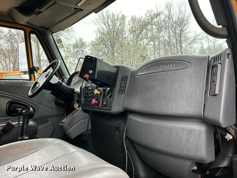 image for item EK4229 2006 International 7400 dump flatbed truck