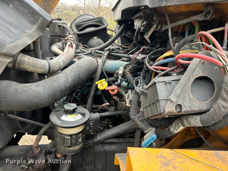 image for item EK4229 2006 International 7400 dump flatbed truck