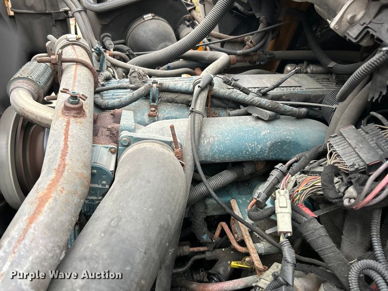 image for item EK4229 2006 International 7400 dump flatbed truck