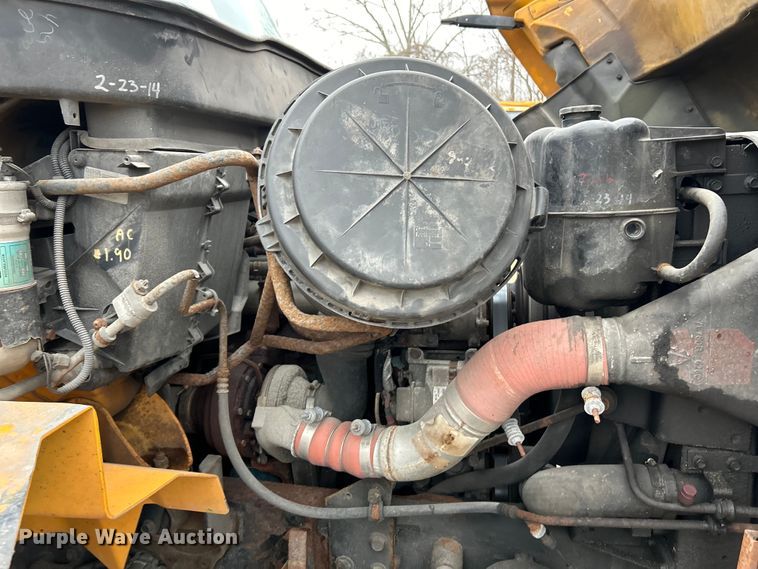 image for item EK4229 2006 International 7400 dump flatbed truck