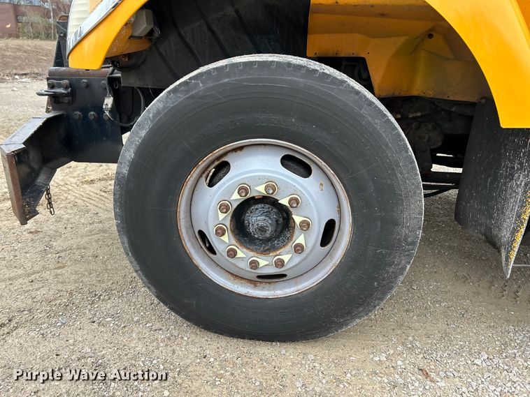 image for item EK4229 2006 International 7400 dump flatbed truck