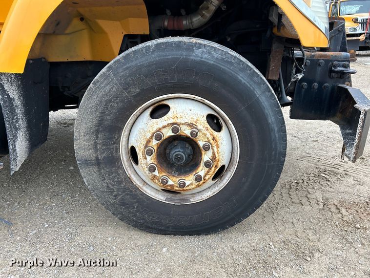 image for item EK4229 2006 International 7400 dump flatbed truck