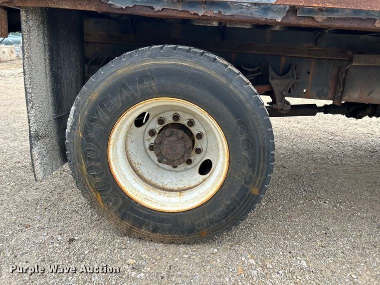 image for item EK4229 2006 International 7400 dump flatbed truck