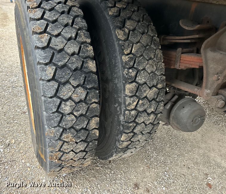 image for item EK4229 2006 International 7400 dump flatbed truck