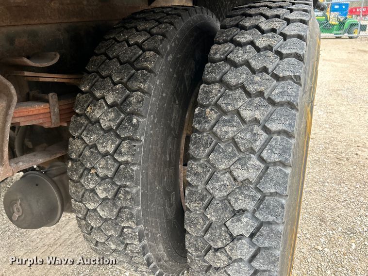 image for item EK4229 2006 International 7400 dump flatbed truck