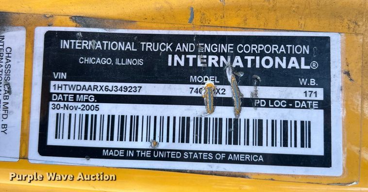 image for item EK4229 2006 International 7400 dump flatbed truck
