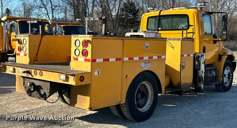 image for item EK4230 2004 International 4300 utility / service truck