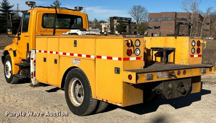 image for item EK4230 2004 International 4300 utility / service truck