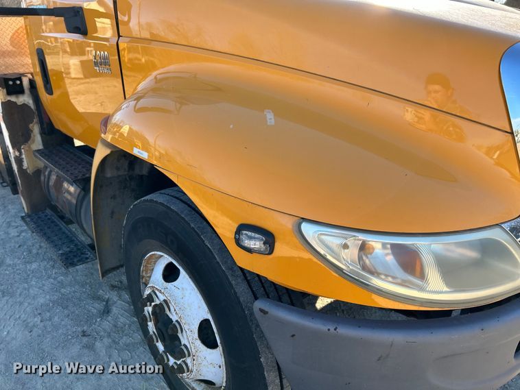 image for item EK4230 2004 International 4300 utility / service truck