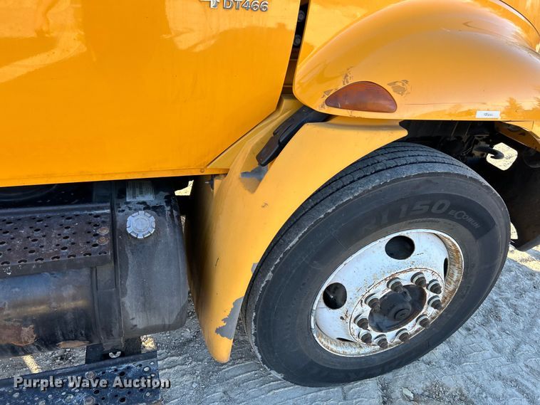 image for item EK4230 2004 International 4300 utility / service truck