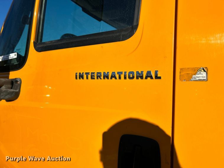 image for item EK4230 2004 International 4300 utility / service truck