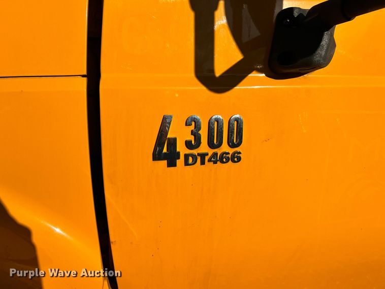 image for item EK4230 2004 International 4300 utility / service truck