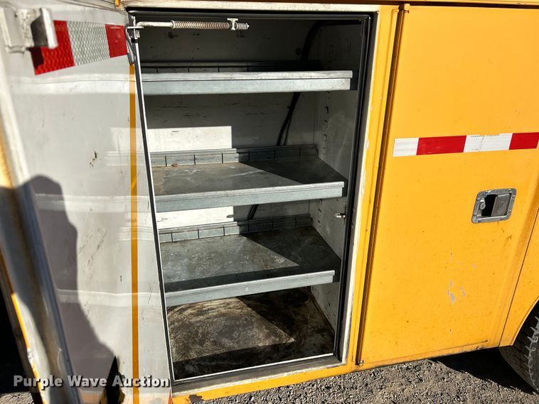 image for item EK4230 2004 International 4300 utility / service truck