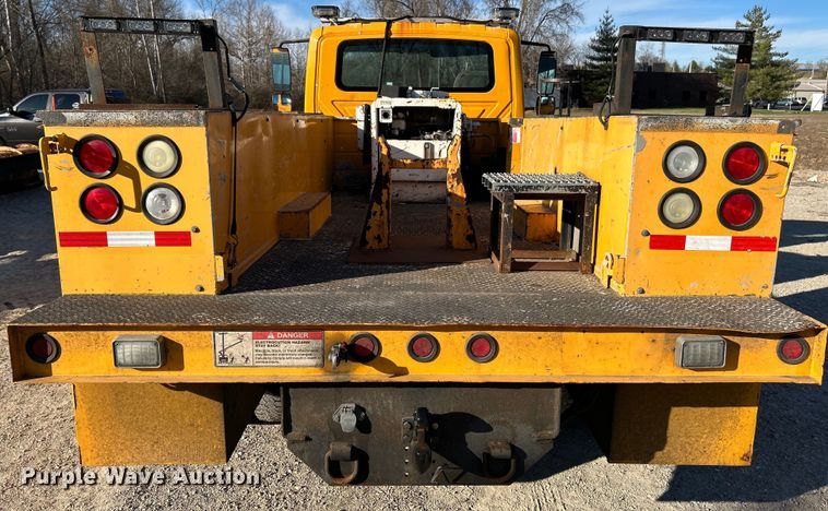 image for item EK4230 2004 International 4300 utility / service truck