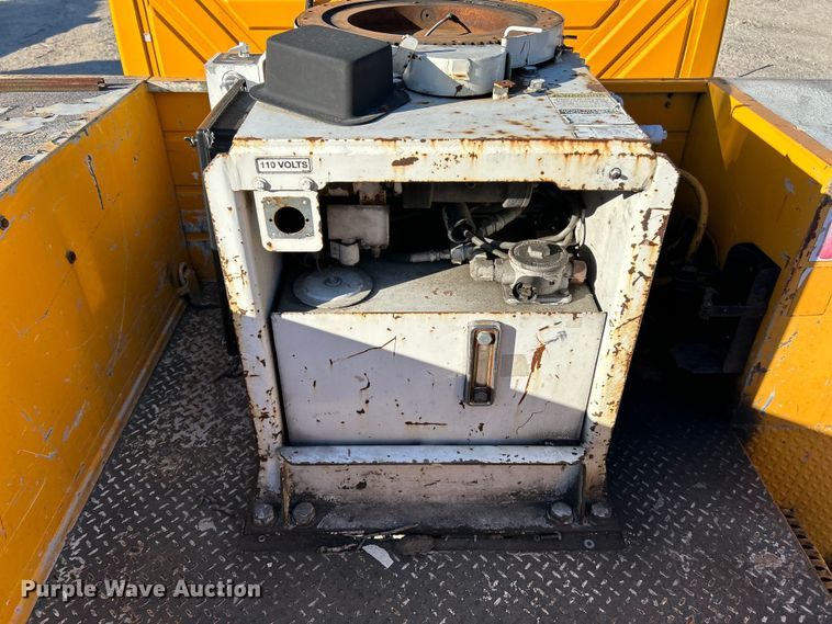 image for item EK4230 2004 International 4300 utility / service truck