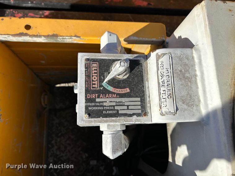 image for item EK4230 2004 International 4300 utility / service truck