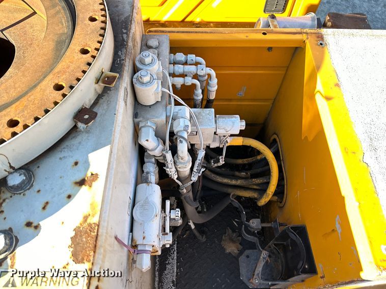 image for item EK4230 2004 International 4300 utility / service truck