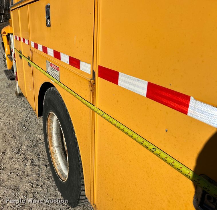 image for item EK4230 2004 International 4300 utility / service truck